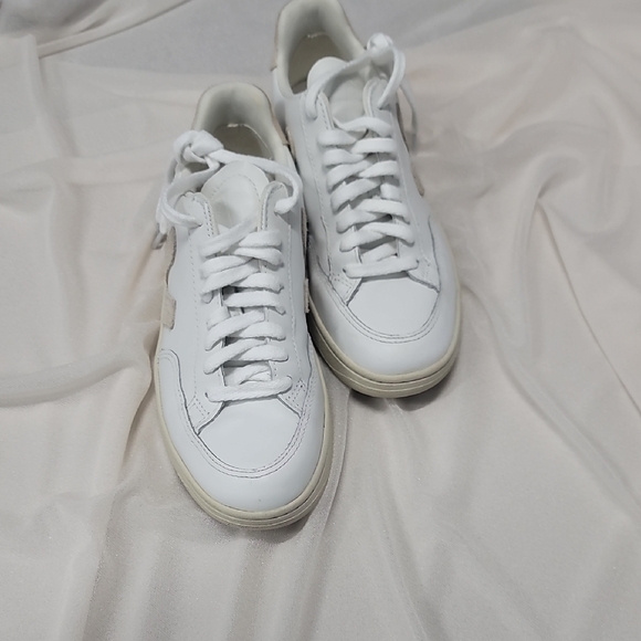 Veja Women's Casual Sneakers Size 6 White Leather Trainers Low Top Logo - Picture 3 of 11